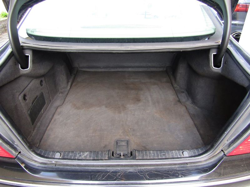Mercedes-Benz Třídy E (2005) E 320 165kW AUTOMAT BEZ MĚCHŮ - fotka 22 z 35