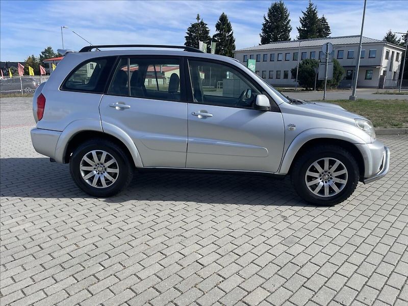 Toyota RAV4 2,0 D-4D 85kw Klima 4x4 po STK - fotka 5 z 23