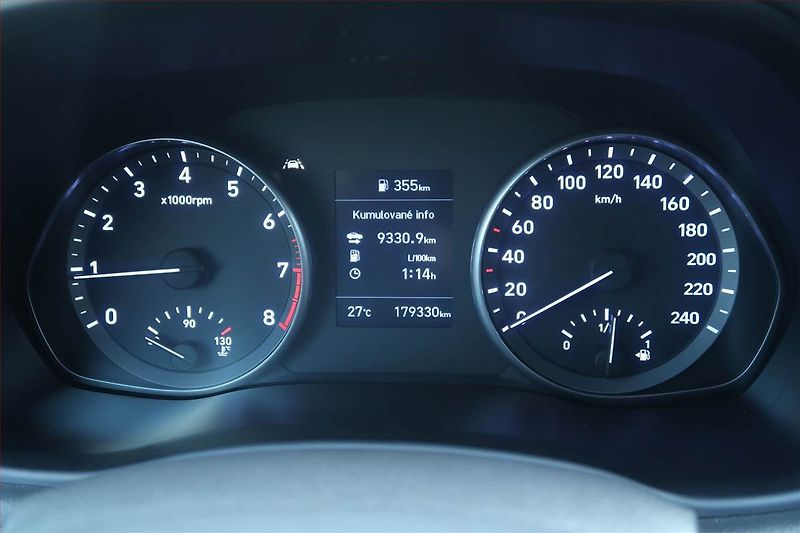 Hyundai i30 (2023) 1.5 DPI, Tempomat - fotka 11 z 20