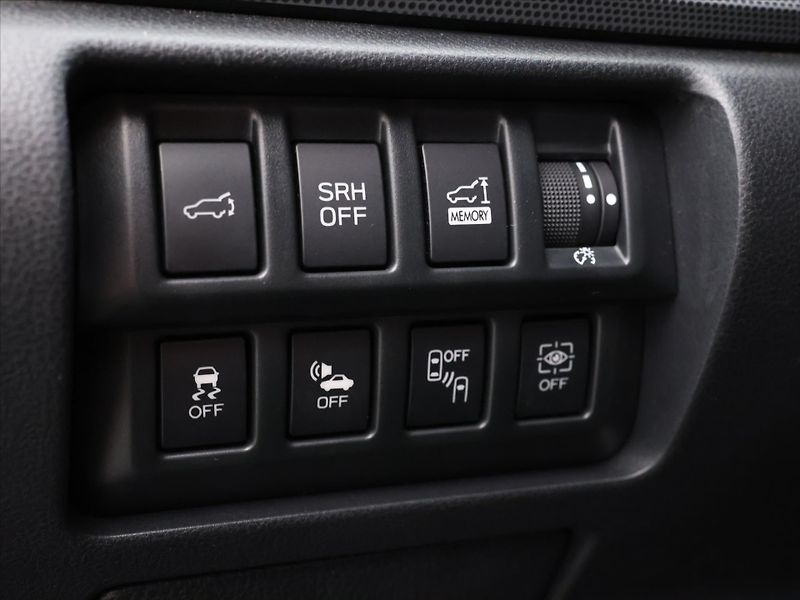 Subaru Forester 2,0 e-Boxer 110kW Comfort CZ - fotka 17 z 38