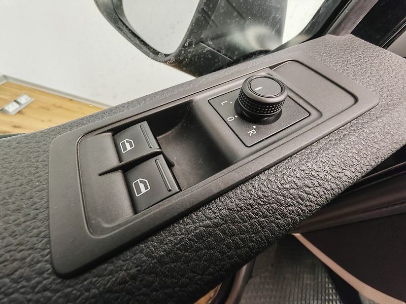 Volkswagen Transporter 2,0Tdi Man , 8míst - fotka 17 z 28