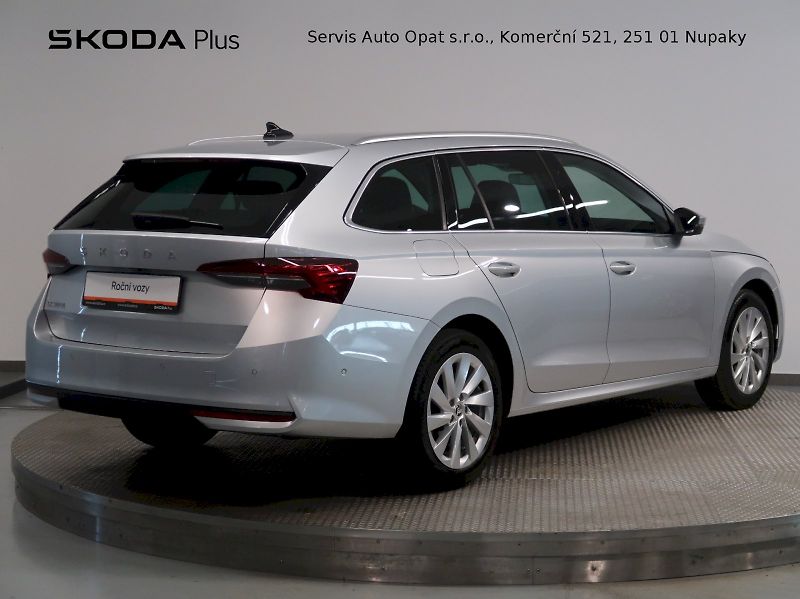 Škoda Octavia (2025) TOP SELECTION 2.0TDI 110KW DSG - fotka 2 z 42