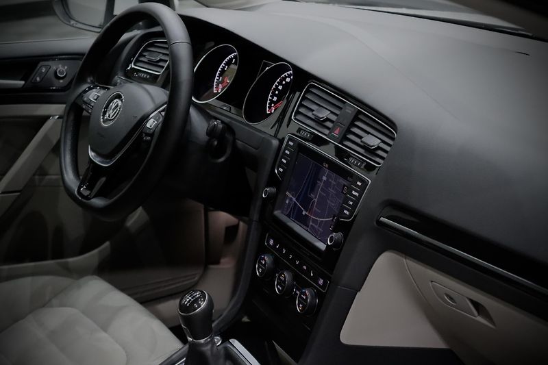 Volkswagen Golf Variant 7 1.4 TSI 92 kW Highline - fotka 17 z 32