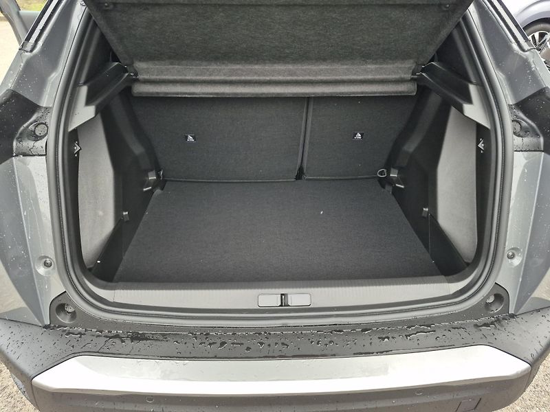 Peugeot 2008 (2026)  ALLURE Hybrid 145 e-DCS6 - fotka 10 z 22