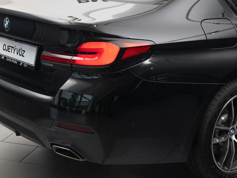 BMW Řada 5 520d xDrive - fotka 8 z 22