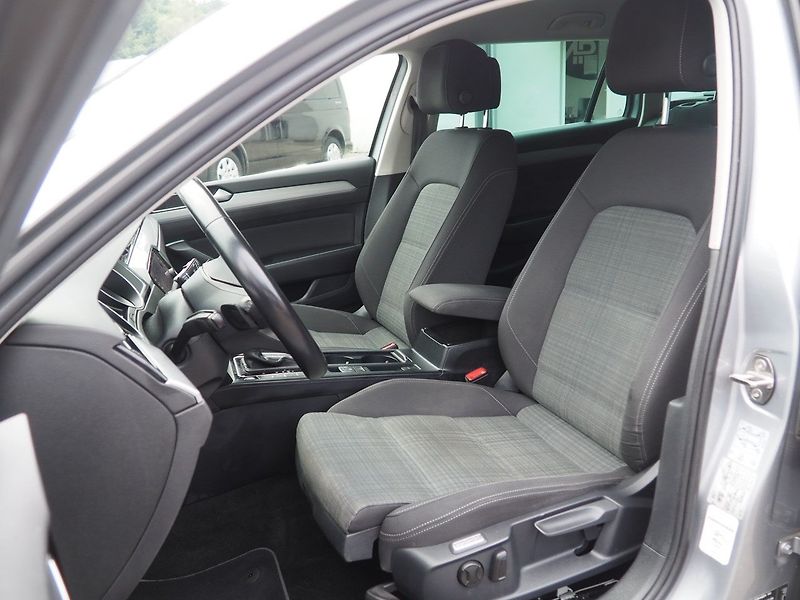 Volkswagen Passat (2020) 2.0TDI, 90kW - fotka 10 z 36