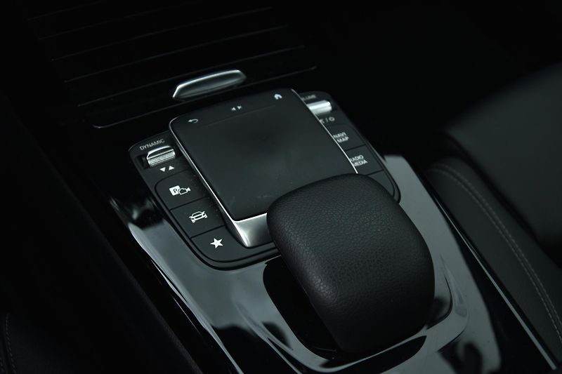 Mercedes-Benz Třídy A 250i 165kW NAVI PANORAMA ČR - fotka 25 z 28