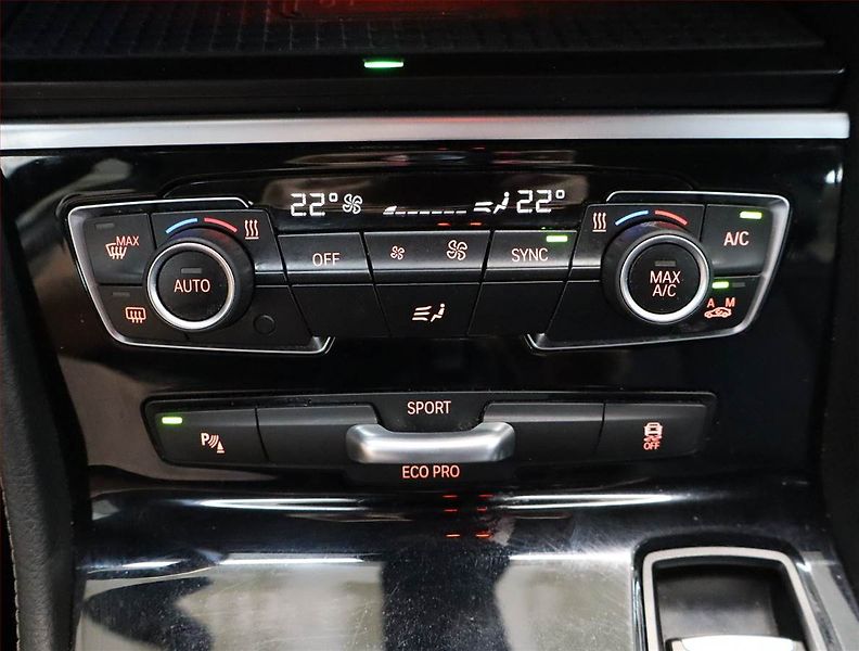 BMW Řada 2 (2017) Luxury Line 218d Gran Tourer - fotka 18 z 26