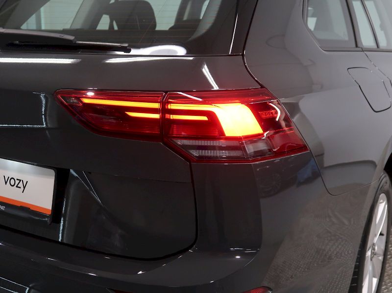 Volkswagen Golf (2023) LIFE 1.0TSI 81KW - fotka 11 z 34