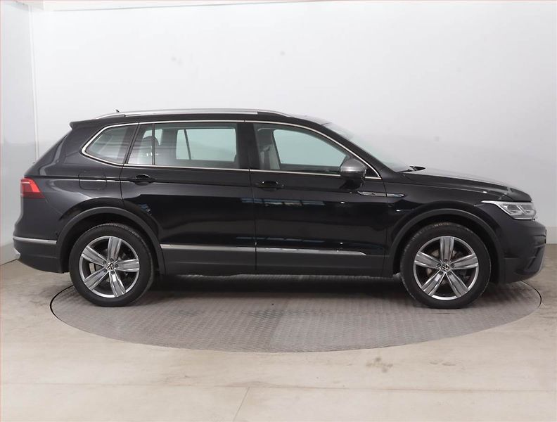 Volkswagen Tiguan Allspace (2022) 2.0 TDI - fotka 6 z 17
