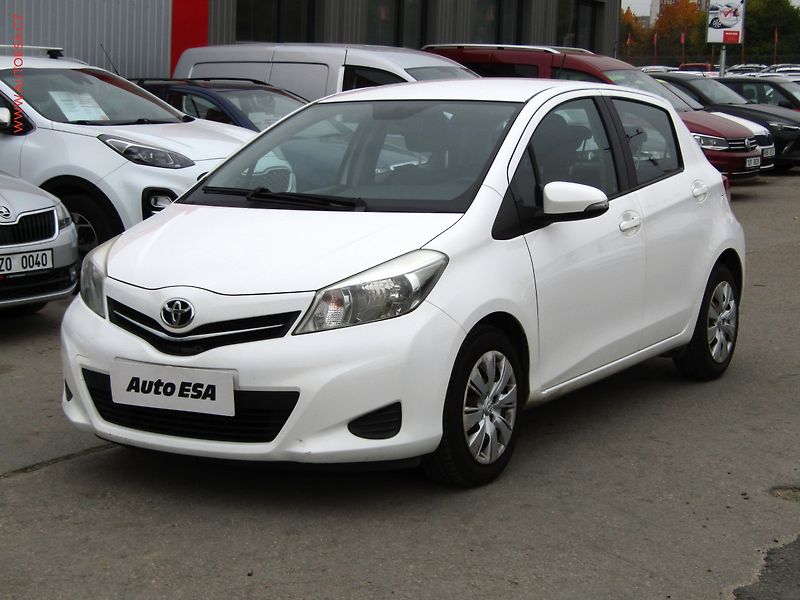 Toyota Yaris (2014) 1.0VVT-i, 2.maj,ČR, STK2/27 - fotka 3 z 17