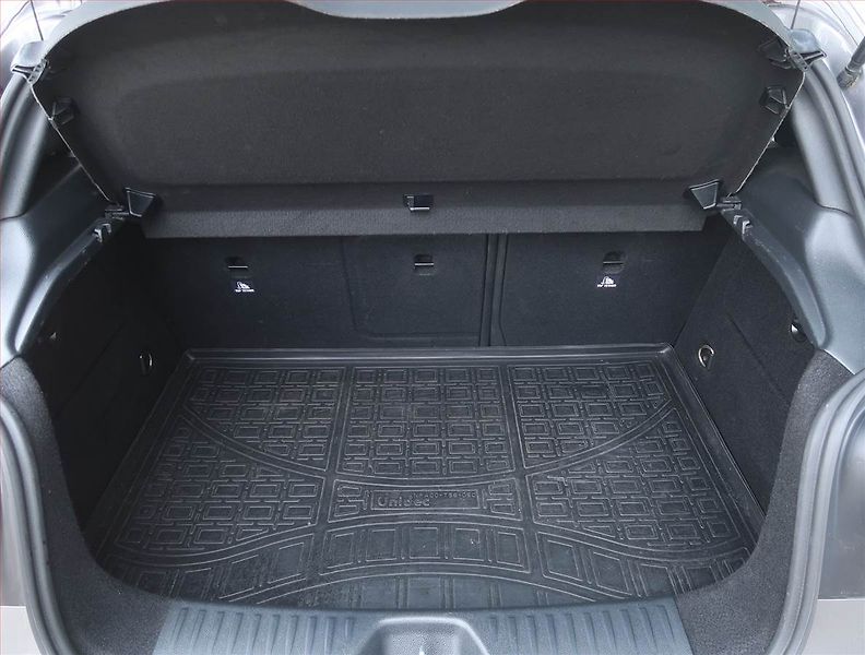 Mercedes-Benz Třídy A (2017) A 180, Kůže, Tempomat - fotka 14 z 17