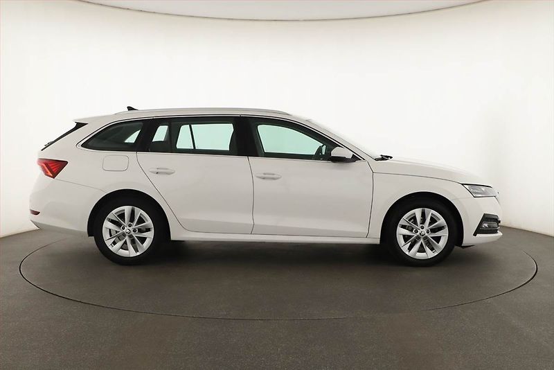 Škoda Octavia (2021) Style 2.0 TDI, ČR,1.maj - fotka 6 z 18