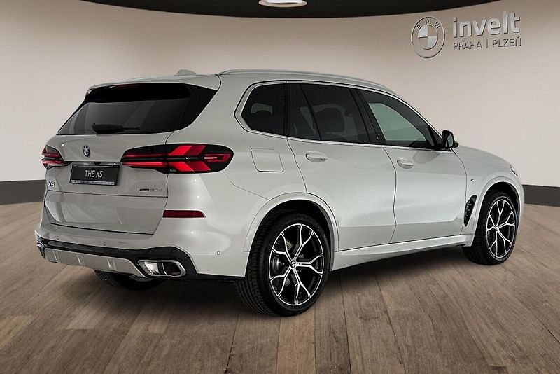 BMW X5 xDrive30d - fotka 3 z 28