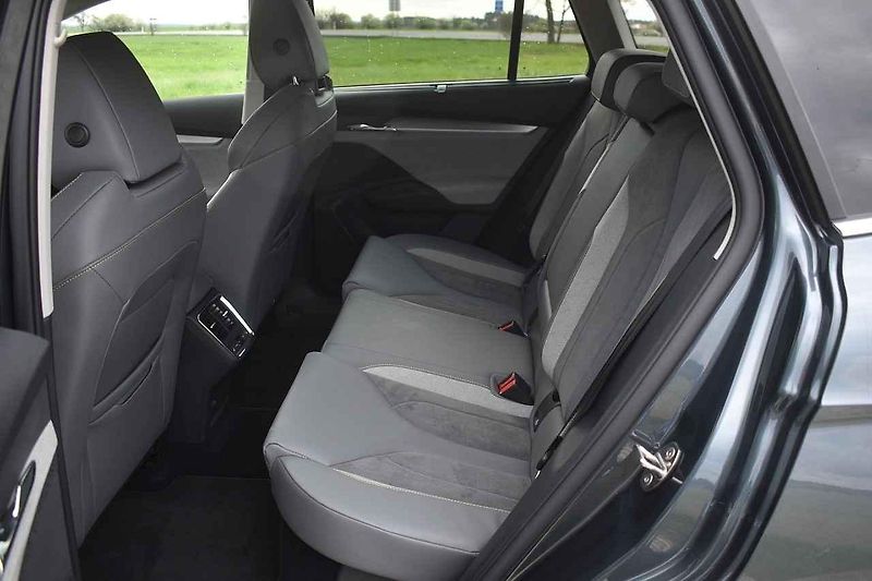 Škoda Enyaq iV při jízdě v chladném počasí