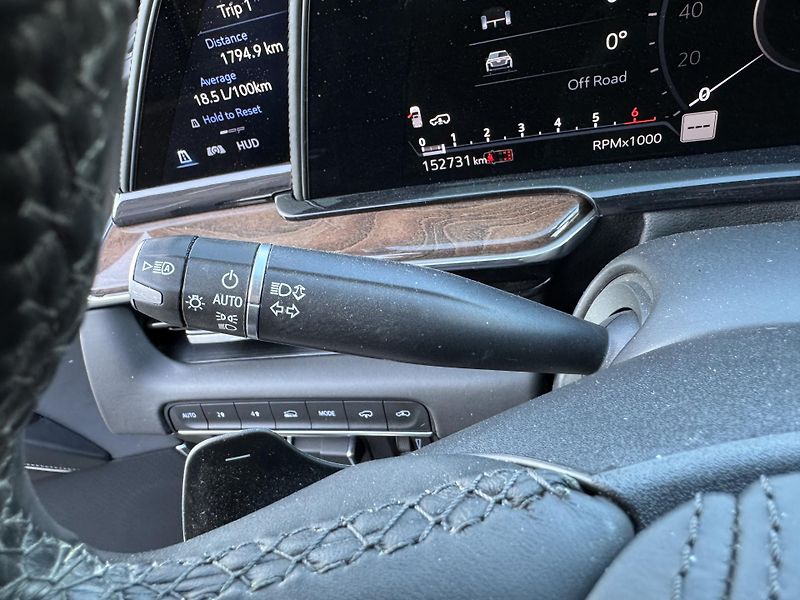 Cadillac Escalade 6,2 Sport Platinum MAX VÝBAVA! - fotka 31 z 51