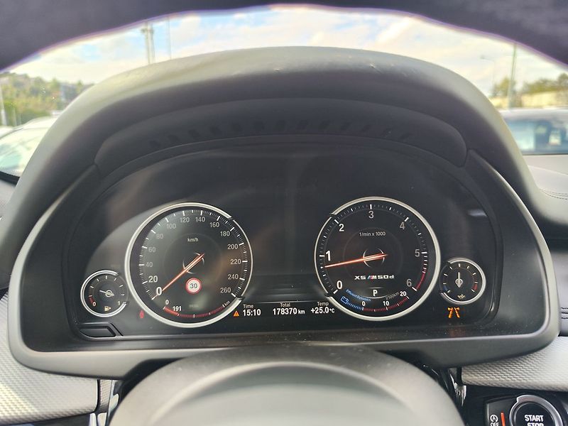 BMW X5 3.0/230kW xDrive40d - fotka 23 z 40