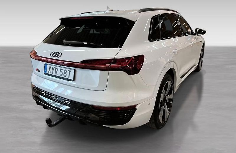Audi Q8 e-tron 55 Q 360k Pano Vzduch 4 zóny   - fotka 5 z 12