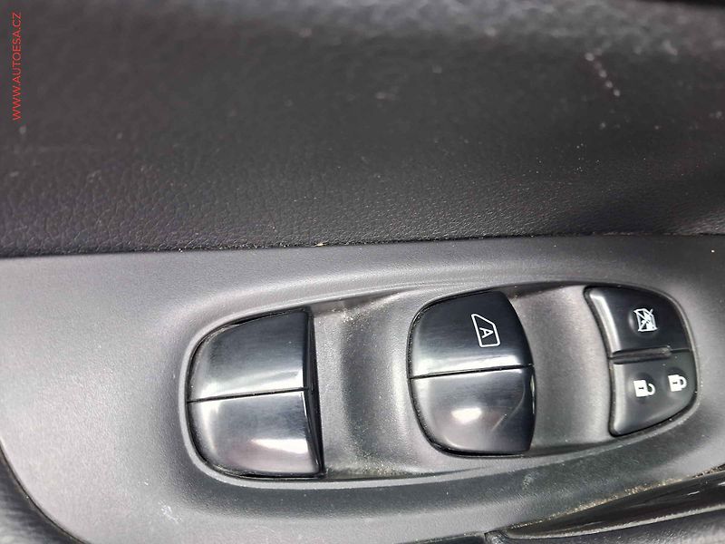 Nissan X-Trail (2017) 1.6dCi 4x4, Tekna, LED - fotka 18 z 21
