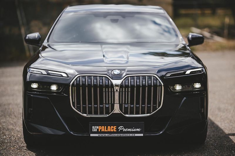 BMW Řada 7 (2023) 740d xDrive  - fotka 3 z 45