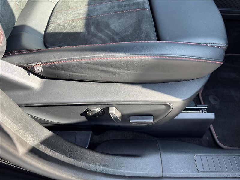 Ford Kuga 2,5 HEV ST-Line X132kW AUT - fotka 21 z 46