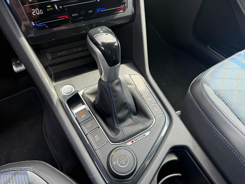 Volkswagen Tiguan R 2.0 TSI 235Kw DSG Akrapovič - fotka 19 z 27