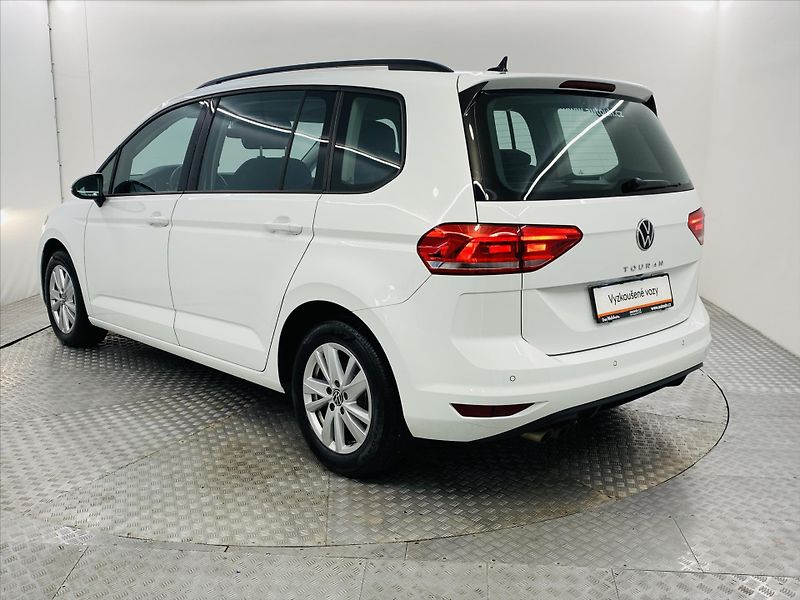 Volkswagen Touran 2,0 TDI DSG 110kW - fotka 23 z 25