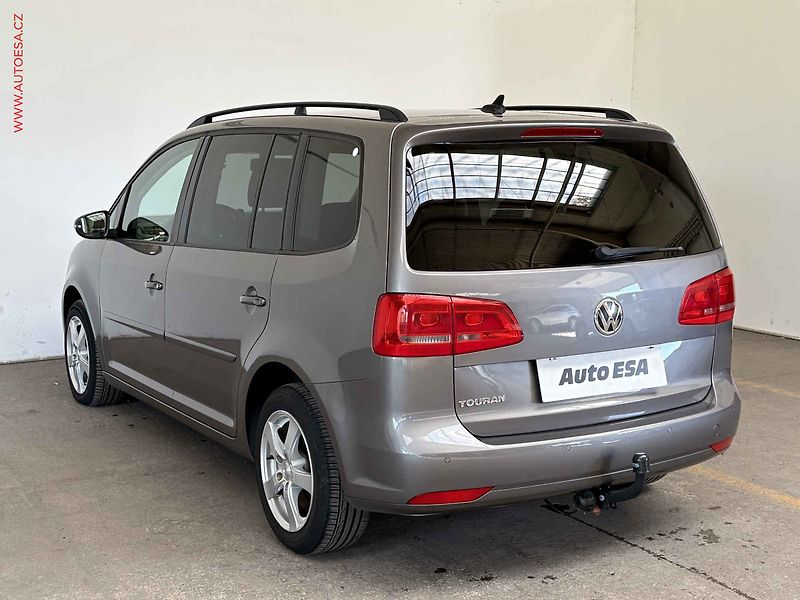 Volkswagen Touran (2011) 1.6 TDI, autoAC - fotka 6 z 15