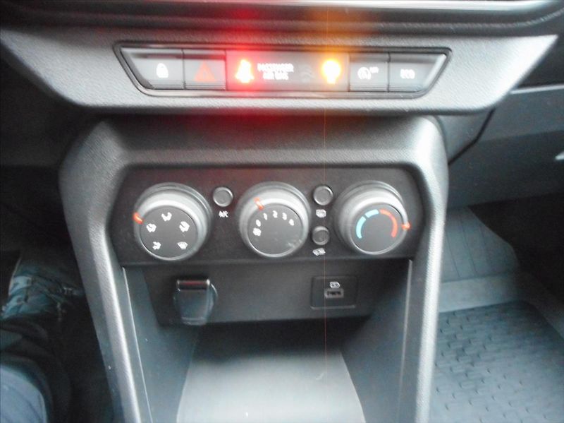 Dacia Jogger 1,0 TCe - fotka 7 z 16