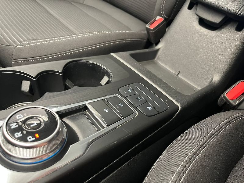 Ford Kuga 2.5 Duratec HEV 4x4 TITANIUM - fotka 30 z 56