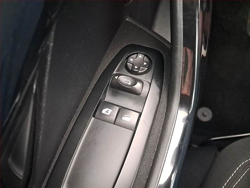 Peugeot 208 (2015) 1.6 BlueHDi, Serv.kniha, Navi - fotka 18 z 19
