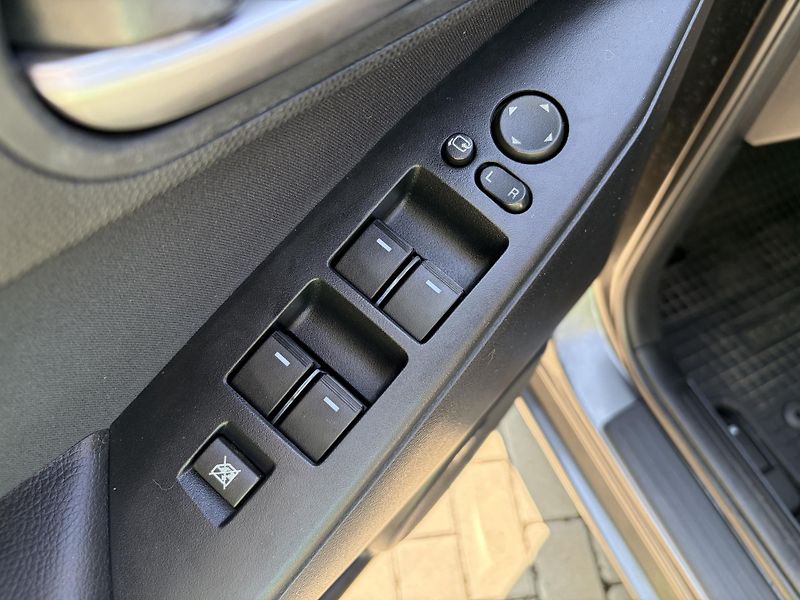 Mazda 3 2.0 Sports-Line AUTOMAT - fotka 27 z 33