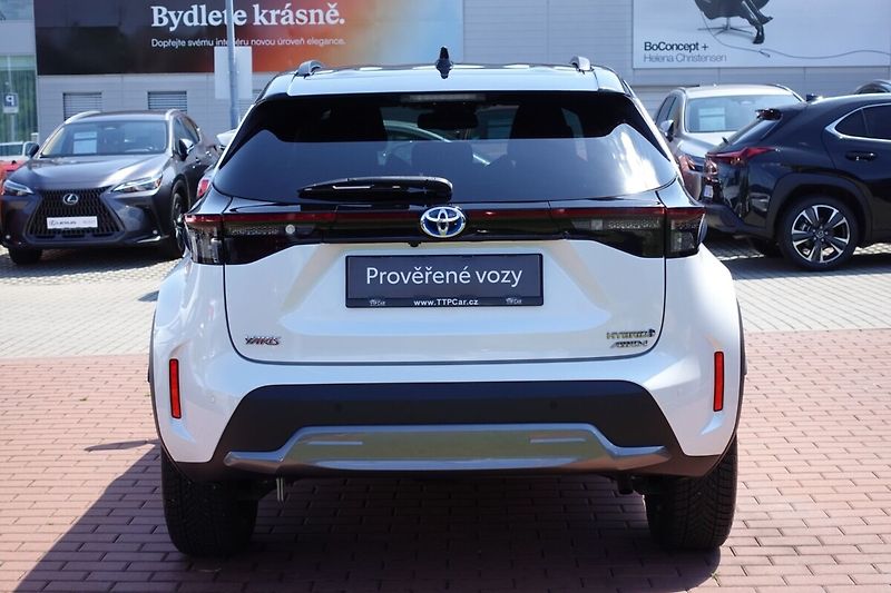 Toyota Yaris Cross 1,5 HEV Adventure 4x4 - fotka 5 z 34
