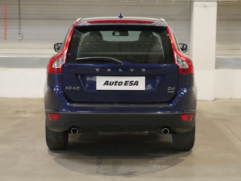 Volvo XC60 (2013) 2.4d 4x4, ČR, Xenon, kůže - fotka 5 z 15