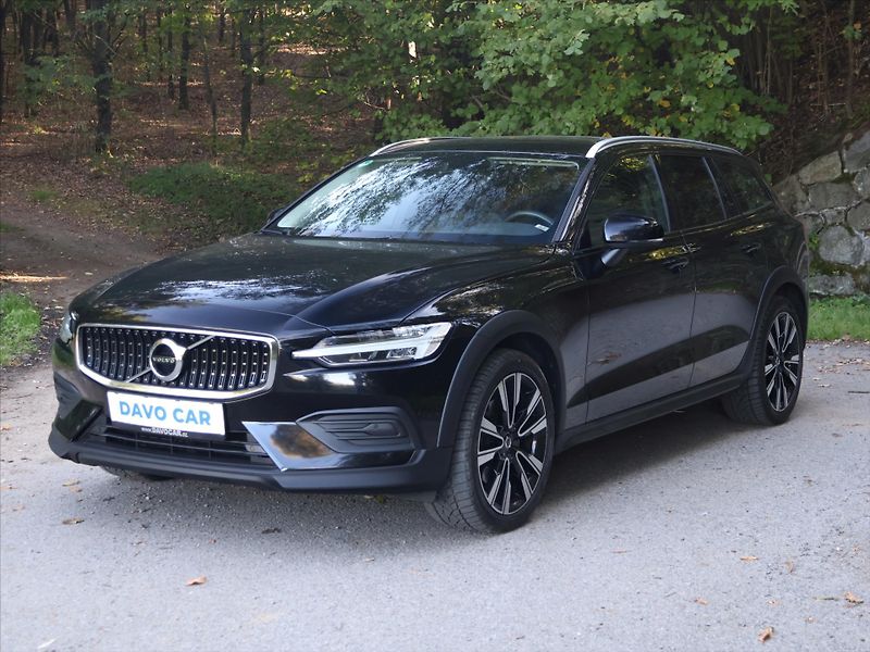 Volvo V60 2,0 B4 AWD Cross Country DPH - fotka 3 z 33
