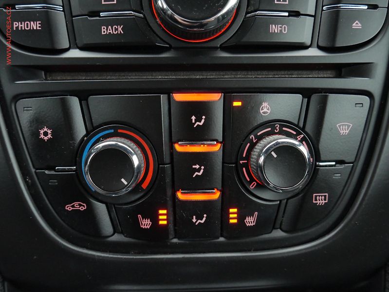 Opel Cascada (2013) 1.4i, AC, výhřev sed - fotka 15 z 21