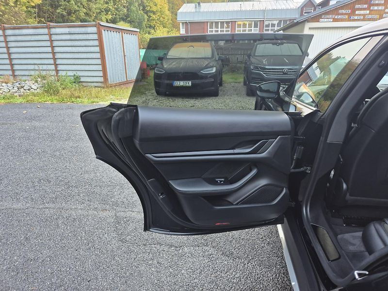 Porsche Taycan Cross Turisno 4S 93kWH  93,7% - fotka 37 z 47