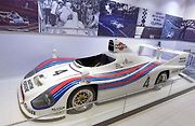 Vítězné Porsche 936 z roku 1977 na výstavě Rétromobile v roce 2015. Foto: Wikimedia Commons, Thesuoermat, CC BY-SA 4.0