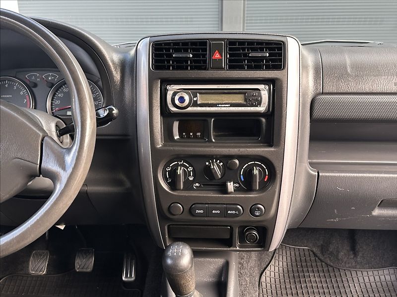 Suzuki Jimny 1,3 86PS  Club Ranger 4x4 - fotka 24 z 46