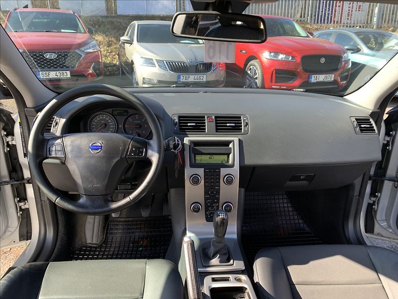 Volvo V50 2,0 D - fotka 9 z 17