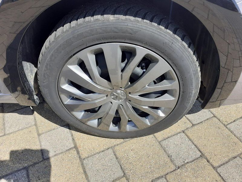 Peugeot 208 (2023) ELEKTRO 100Kw NAVIGACE - fotka 32 z 39
