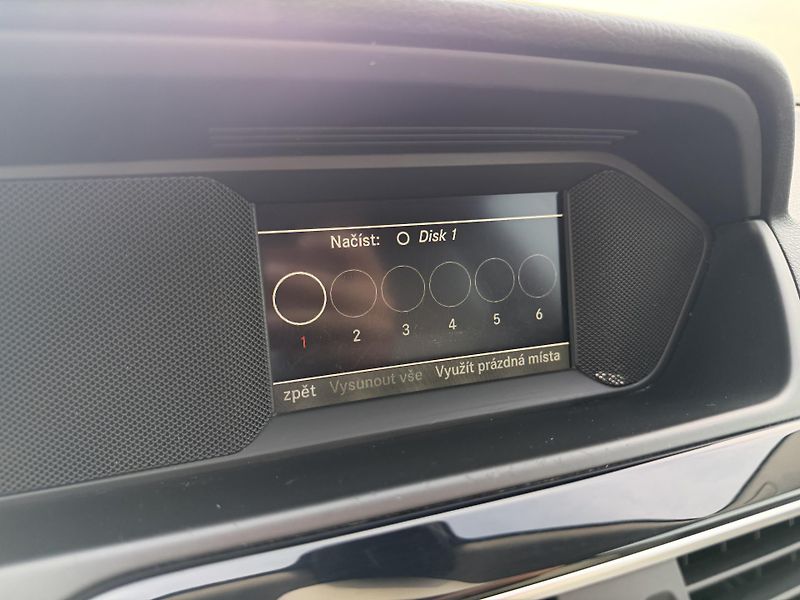 Mercedes-Benz Třídy C 180 CGI NAVI MANUAL SERVISKA - fotka 24 z 48