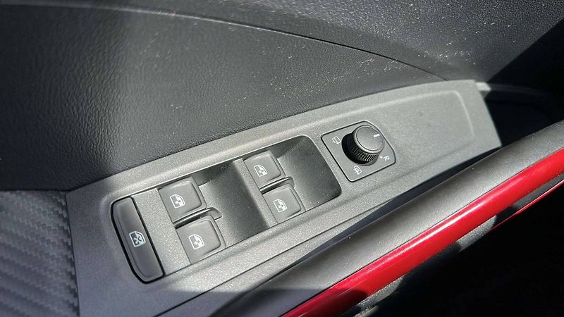 Škoda Fabia Monte Carlo 1,0 TSI 85kW MT6/S - fotka 18 z 27