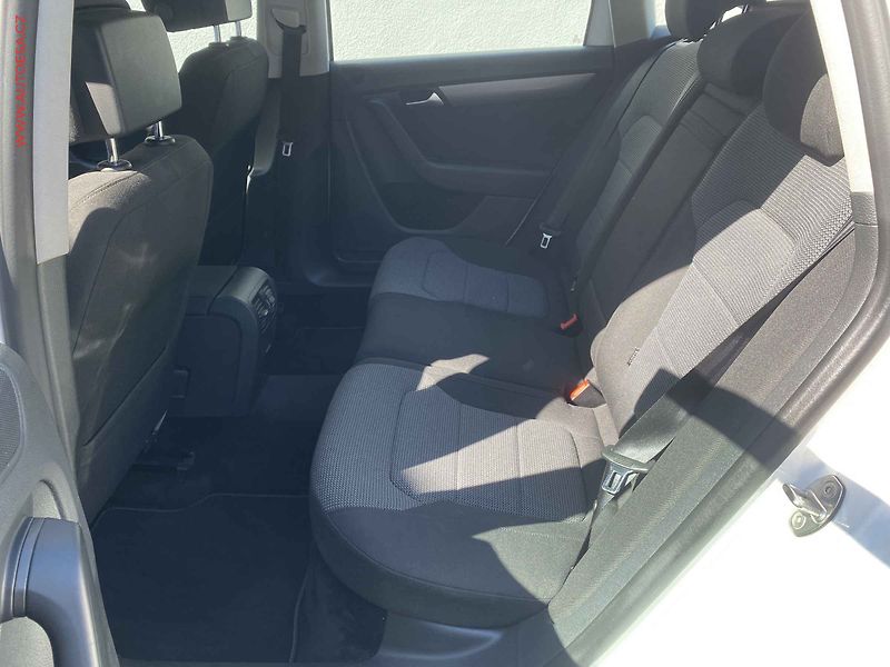 Volkswagen Passat (2014) 2.0 TDI, servis.kniha - fotka 9 z 17