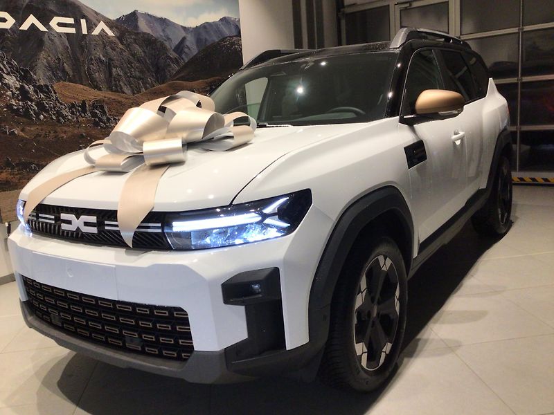 Dacia Bigster (2026) LPG EXTREM EL. STŘEŠNÍ OKNO  - fotka 2 z 18