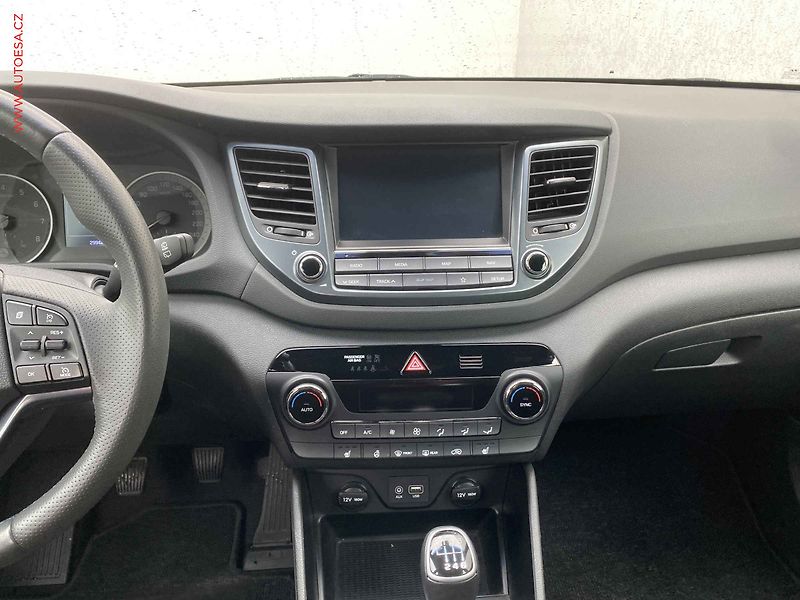 Hyundai Tucson (2018) 1.6 GDi, Go!, navi, kamera - fotka 12 z 18