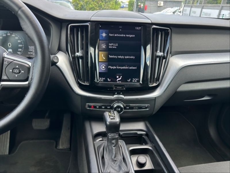 Volvo XC60 2,0 T5 Momentum AT - fotka 10 z 11