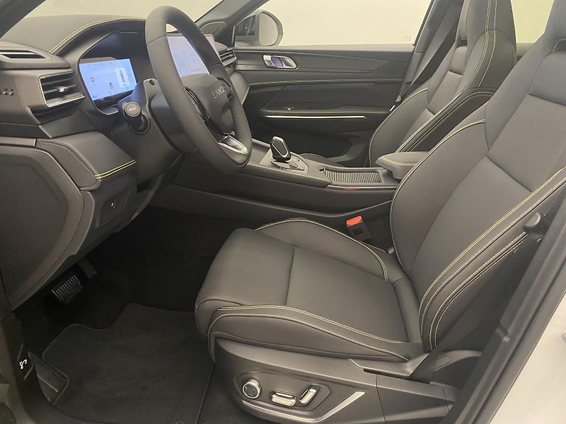 Lynk & Co 01 (2025) MORE PHEV AUT CZ 1.maj - fotka 3 z 61