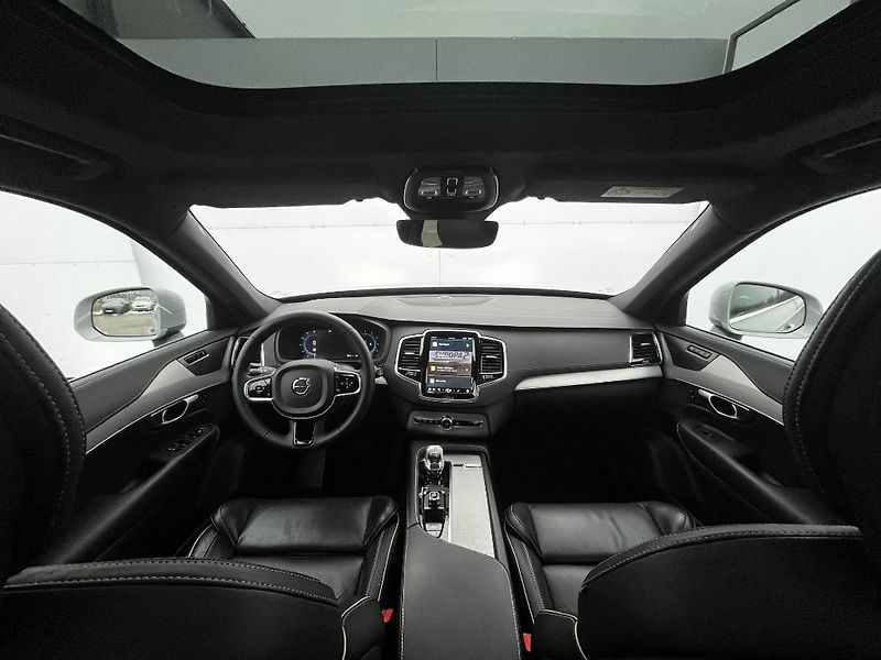 Volvo XC90 Plus Bright B5 AWD 173kW - fotka 12 z 31