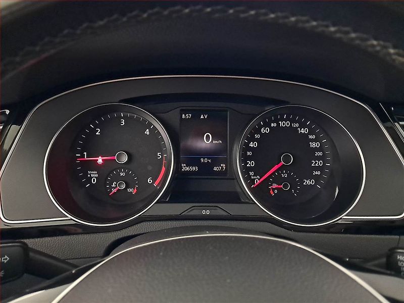 Volkswagen Passat (2017) Highline 2.0 TDI, Serv.kniha - fotka 11 z 19